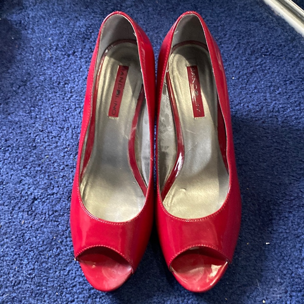 Peep toe pumps
